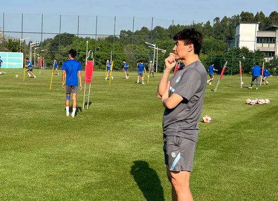 伊人久久大杳蕉综合大象